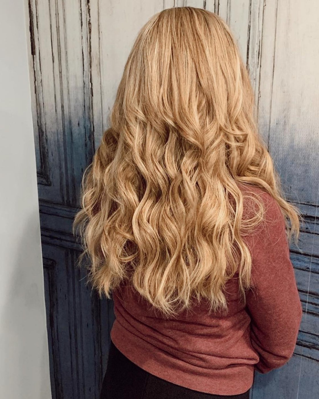 Back view of long, golden-blonde waves.